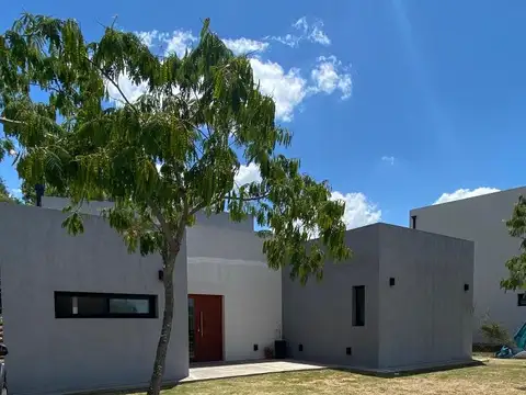 Casa en Venta en Pilar del Este - Santa Emilia, USD 149.999