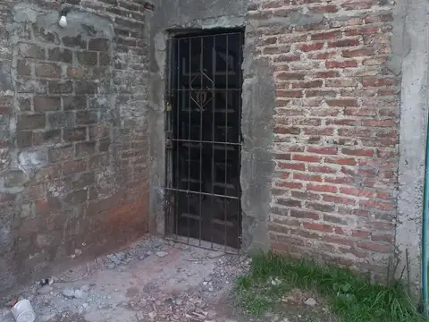 Casa 2 ambientes con 1 baño