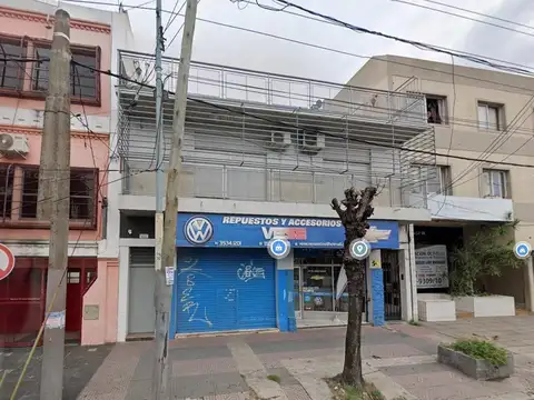 Local Comercial 82 m²   Dpto 3 amb. y Quincho 179 m² en Planta Alta - San Justo