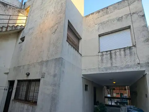 Depto Tipo Casa 4 ambientes con 2 baños