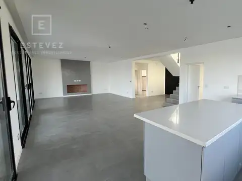 Casa en Venta en El Cantón - Barrio Golf, USD 425.000