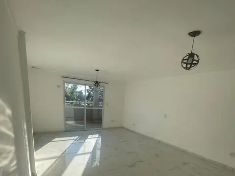 Hermoso y amplio  monoambiente al frente con balcon, a mts. de la Gral. Paz