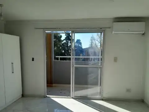 Hermoso y amplio  monoambiente al frente con balcon, a mts. de la Gral. Paz