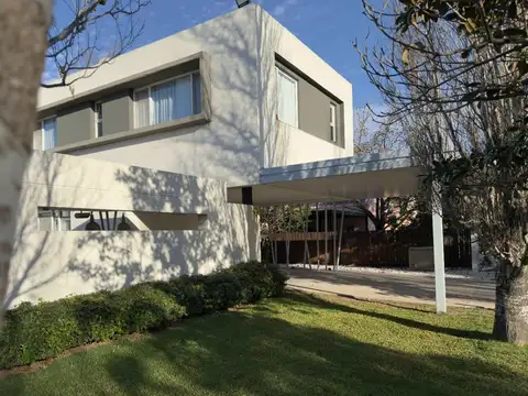 Avenida del Limite 5600
