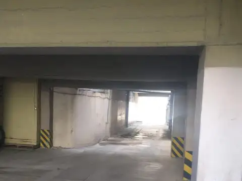 Cochera privada con baulera en Parque Patricios