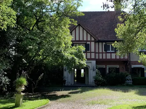 Casa 12 ambientes con 7 baños