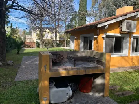Casa 2 ambientes con 2 baños
