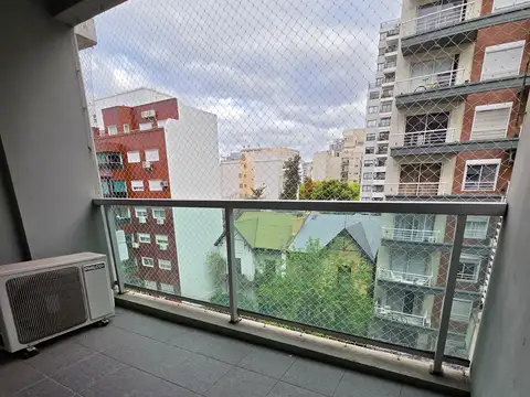 Monoambiente en alquiler en Villa Urquiza al frente. Excelente estado y ubicación.  Amenities.  SUM Parrilla, Laundry, COCHERA FIJA.