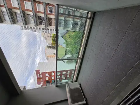 Monoambiente en alquiler en Villa Urquiza al frente. Excelente estado. Amenities.  SUM Parrilla, Laundry, COCHERA FIJA..