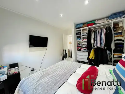 Dpto 2 ambientes con amplio balcón al fte y garaje.