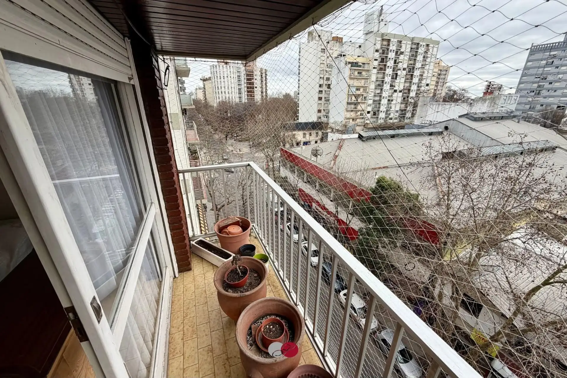 Departamento 3 amb con dependencia y cochera — Centro
