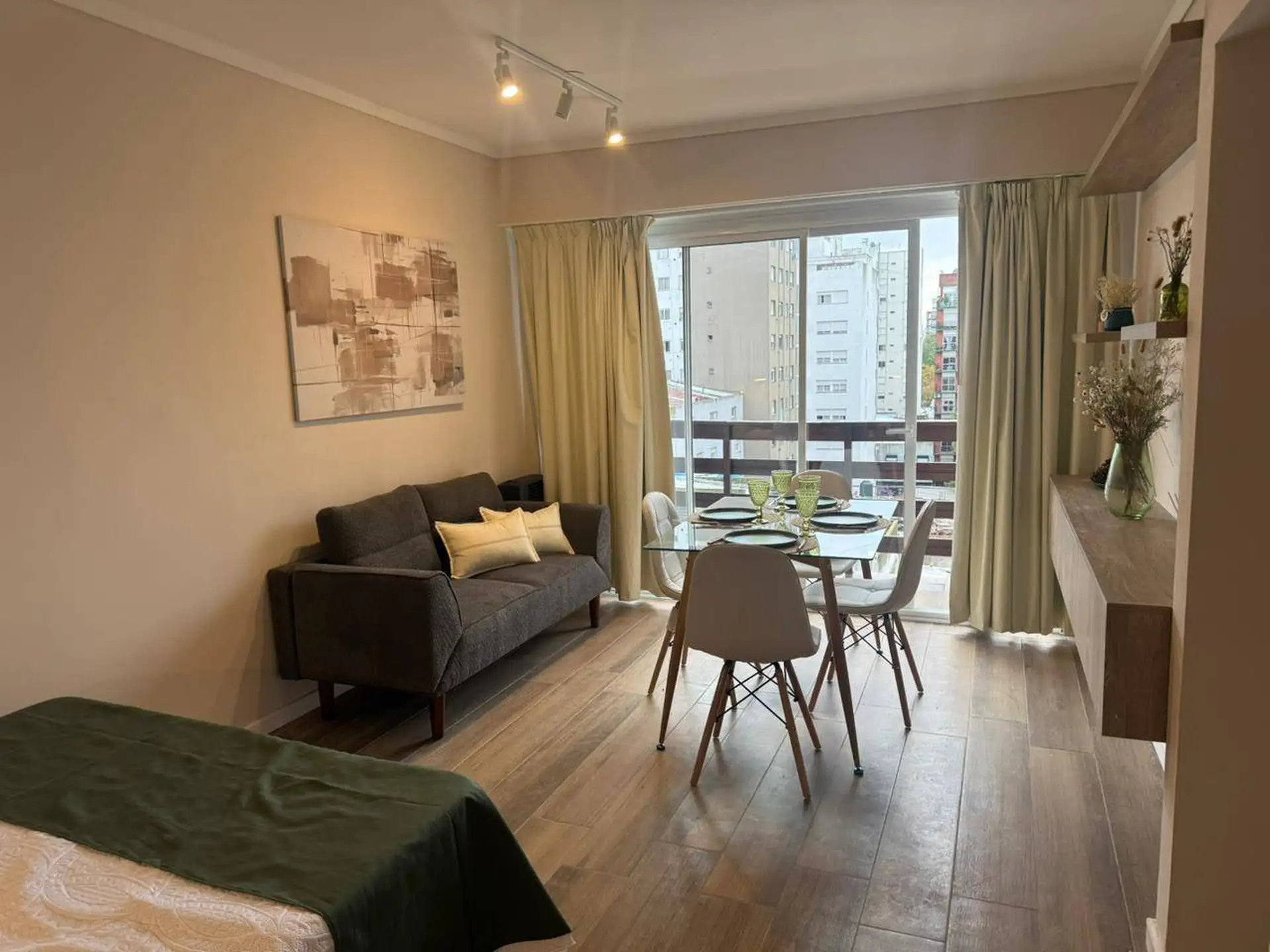 Depto 1 amb, 29m² con balcón y cocina equipada — Área Centro