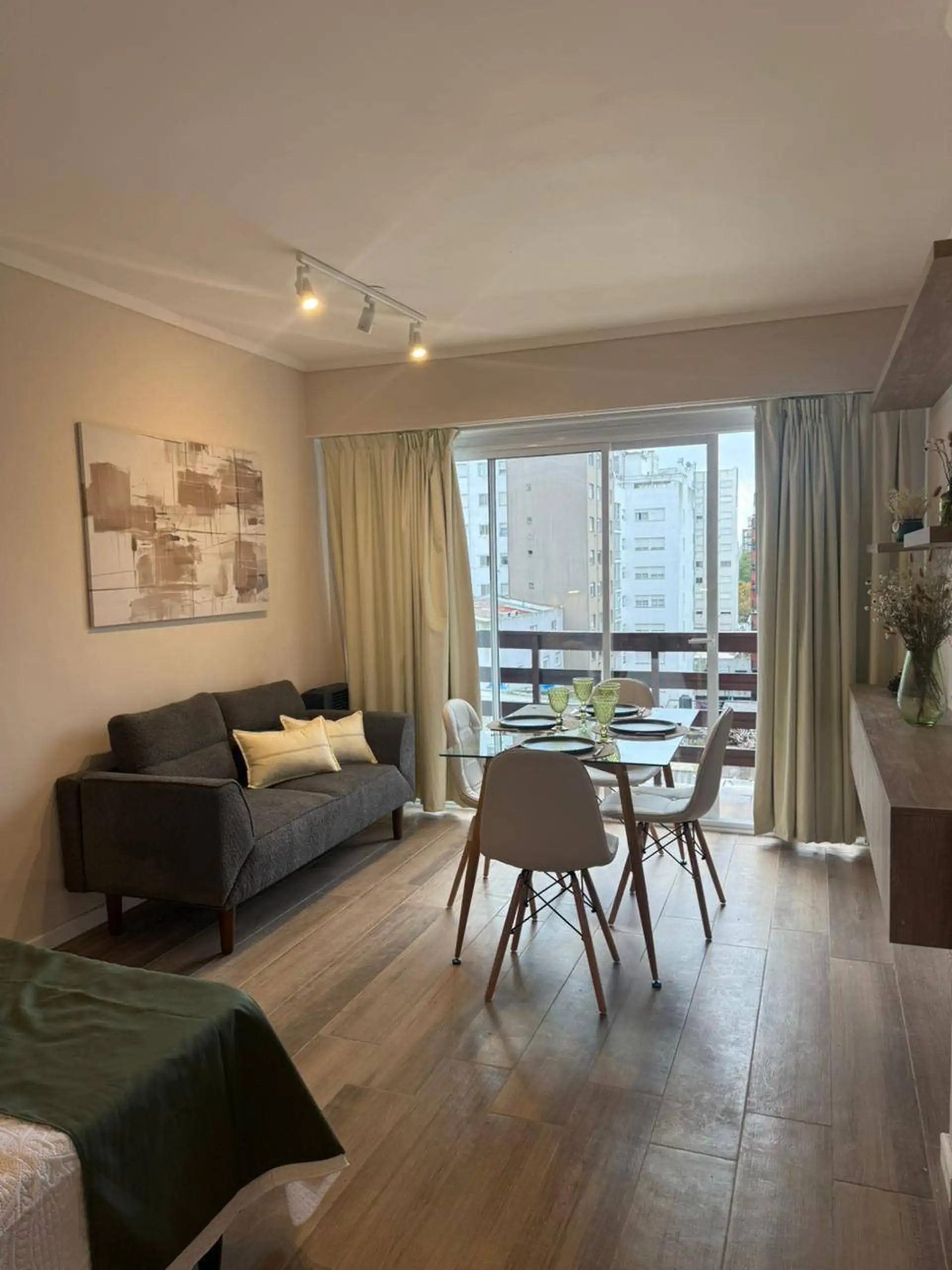 Depto 1 amb, 29m² con balcón y cocina equipada — Área Centro