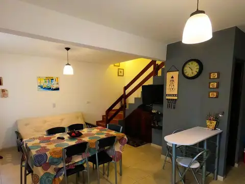 Depto Tipo Casa 4 ambientes con 2 baños