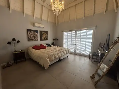 Casa 6 ambientes con 4 baños