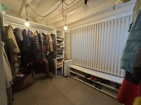 Casa en Alquiler con 4 cocheras