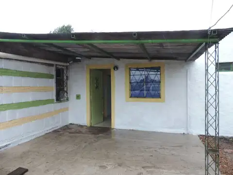 Casa en Alquiler con entrada para vehículo 
