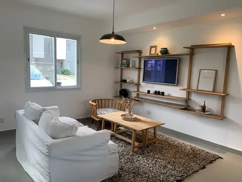 Casa en Venta en Garin, USD 158.000