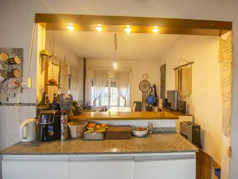 Casa 4 ambientes con 1 baño