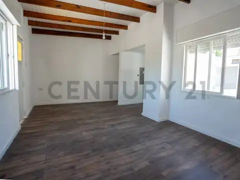 PH en 2° piso por escalera – 2 dormitorios con patio