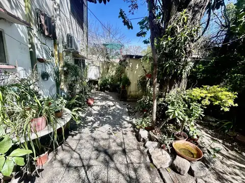 Casa en venta con patio, terraza, cochera y balcón - Banfield