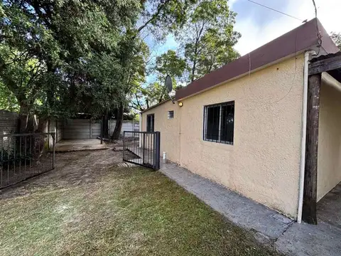 ALQUILER CASA 2 DORMITORIOS Y COCHERA EN SAN LUIS 