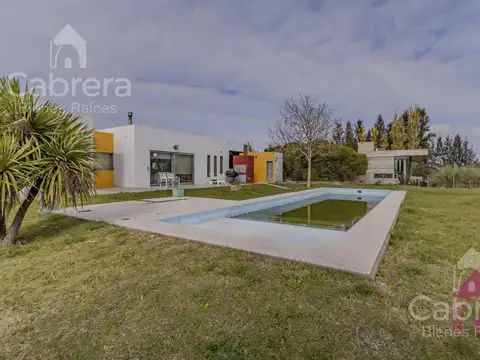Casa en venta 2 dormitorios y pileta, Arana