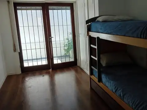 Casa en alquiler - 5 Dormitorios 1 Baño - Mar del Plata