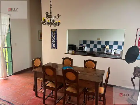 Casa 4 ambientes con 2 baños
