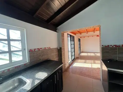 Casa 5 ambientes con 1 baño