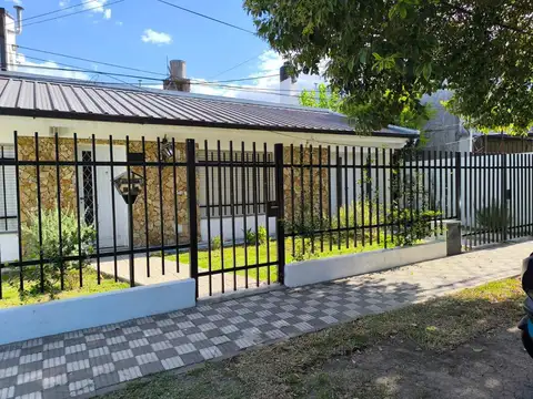 VENTA AMPLIA CASA BARRIO ANTÁRTIDA-FISHERTON