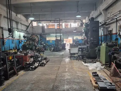 GALPON SOBRE AV. ROSALES DE 410 MTS SOBRE LOTE DE 10X42