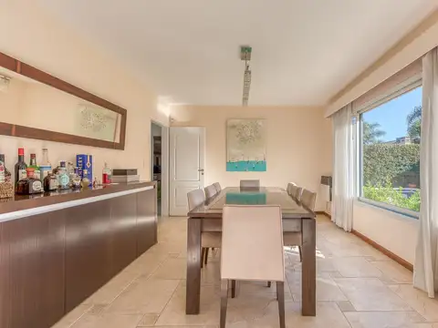 Casa 5 ambientes con 3 baños