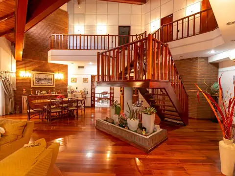 Casa 6 ambientes con 4 baños