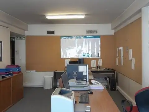 Oficina 6 ambientes con 3 baños