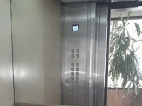 Oficina 6 ambientes con 3 baños