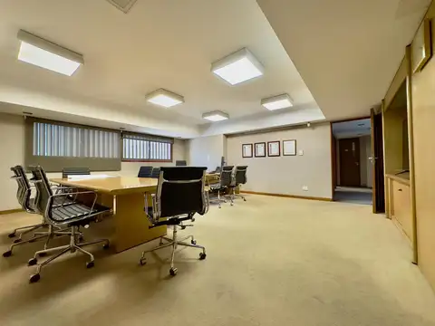 Oficina en Venta con 3 cocheras