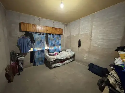 Casa en venta 2 dormitorios, garaje pasante y jardín!