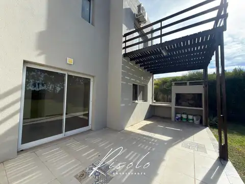 Casa en Venta con 4 cocheras
