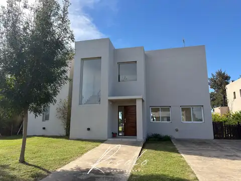 FINANCIACION - Casa en San Matias. Amplio jardin. 3 dormitiros. 2 plantas. Barrio Cerrado , Escobar
