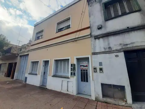 Departamento  dos ambientes por escalera