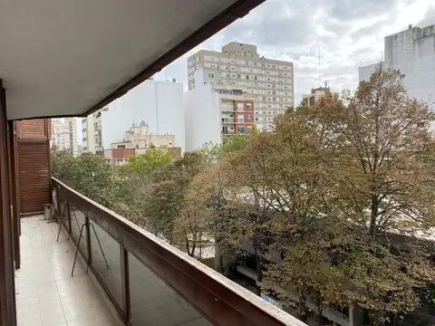 San Marín entre Hipólito Yrigoyen y La Rioja