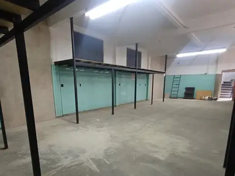 Oficina 5 ambientes con 2 baños