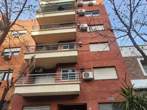 Semipiso 2 ambientes al frente con balcon amplias medidas