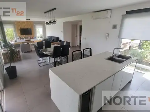 Casa en Venta con 1 cochera