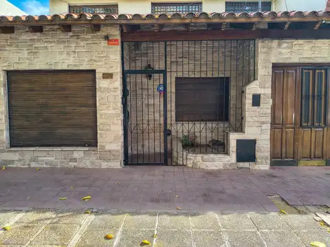 CASA EN VENTA 4 DORMITORIOS BARRIO BOMBAL GODOY CRUZ CON TOUR VIRTUAL