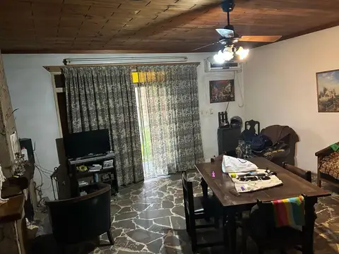 Casa 5 ambientes con 2 baños