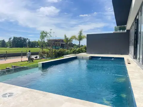 Casa 7 ambientes con 7 baños