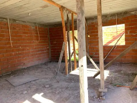 Casa 3 ambientes con 1 baño