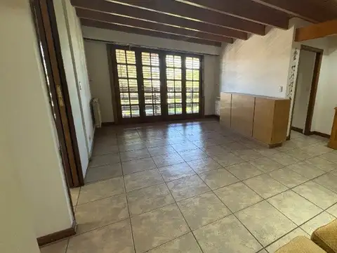 Depto Tipo Casa en Alquiler de 3 ambientes